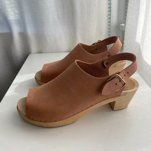 Bryr Suzie Spanish Toe Mid-Heel Clog